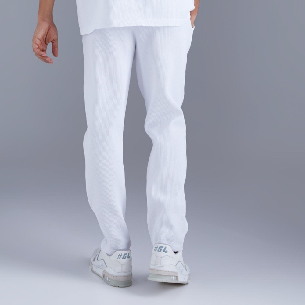 Good Threads New With Tags Men’s White Slim Fit Casual Pants. Size 40x30